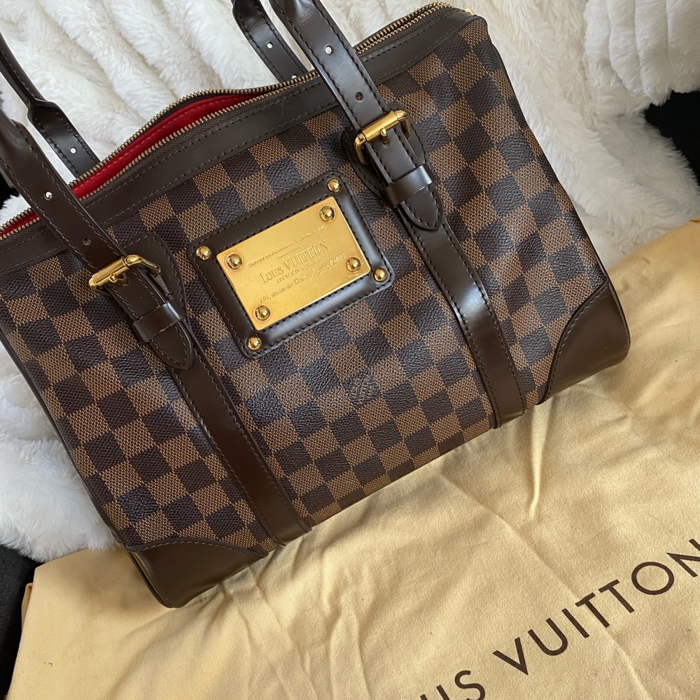 Discontinued Louis Vuitton Damier Ebene Berkeley Bag 
— a timeless classic - Picture 3 of 13